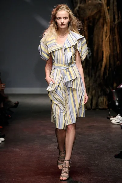 Look 11
